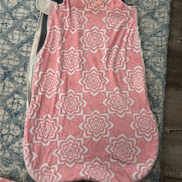 4 Sleep sacks (2 x 6-12mos 2 x 12-24 mos)